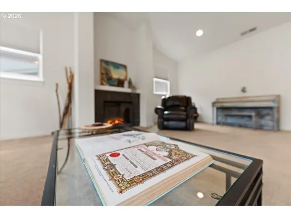 1320 N Broadway ST, Estacada, OR 97023