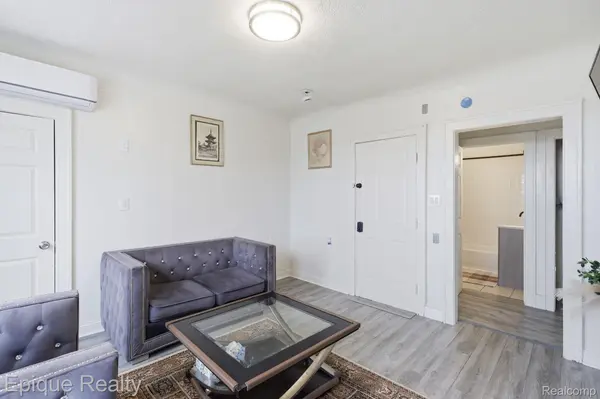 585 Southfield RD, Lincoln Park, MI 48146