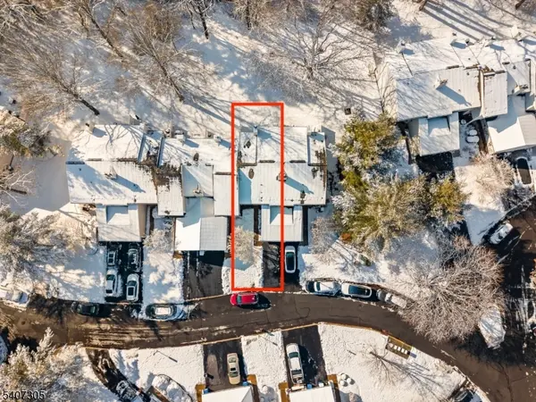 99 Woodmere Dr, Sayreville Boro, NJ 08859