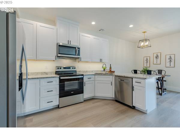 741 Periander WAY, Harrisburg, OR 97446