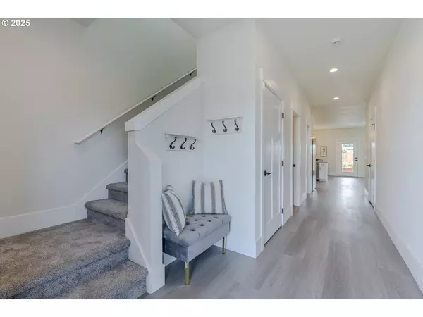 Harrisburg, OR 97446,729 PERIANDER WAY