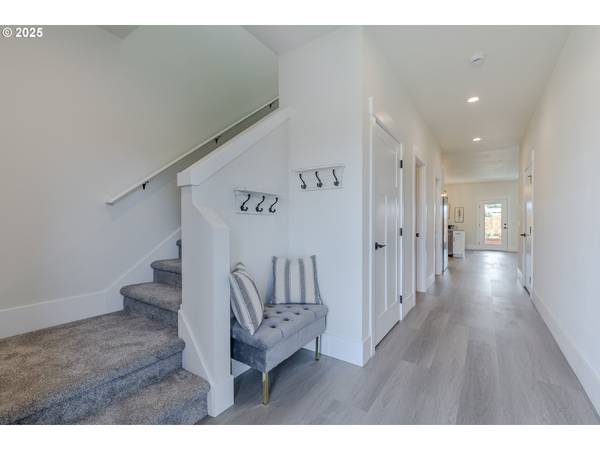 729 PERIANDER WAY, Harrisburg, OR 97446