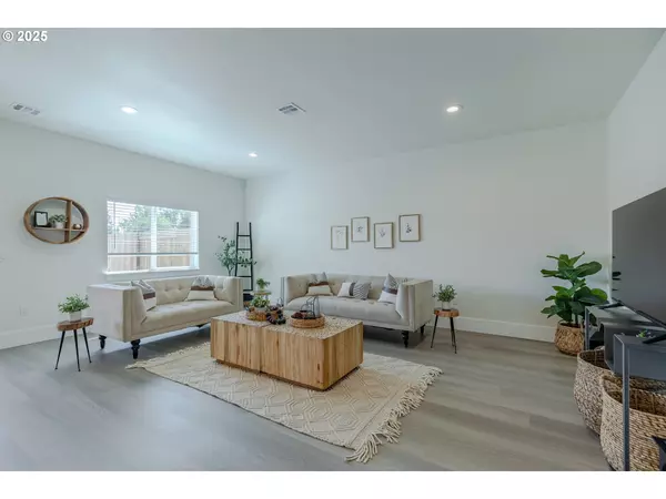 Harrisburg, OR 97446,729 PERIANDER WAY