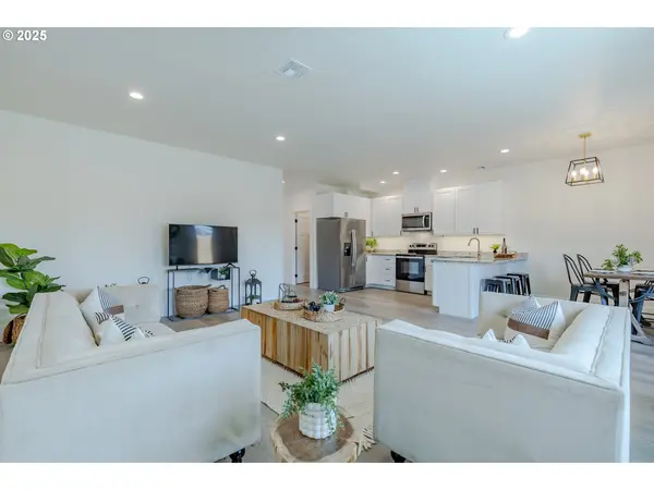 729 PERIANDER WAY, Harrisburg, OR 97446