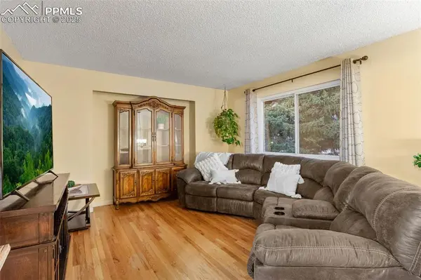 6880 Snead ST, Colorado Springs, CO 80911