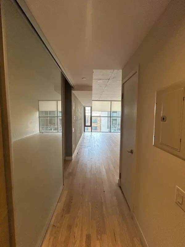 25 Oxley ST #803, Toronto C01, ON M5V 2J5