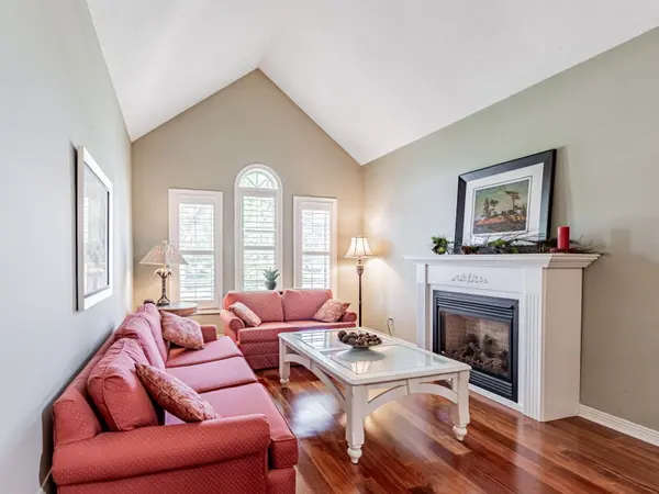 49 Rothean DR, Whitby, ON L1P 1L5