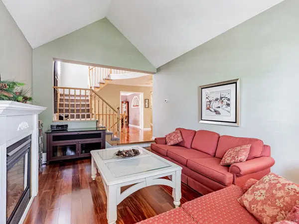 49 Rothean DR, Whitby, ON L1P 1L5