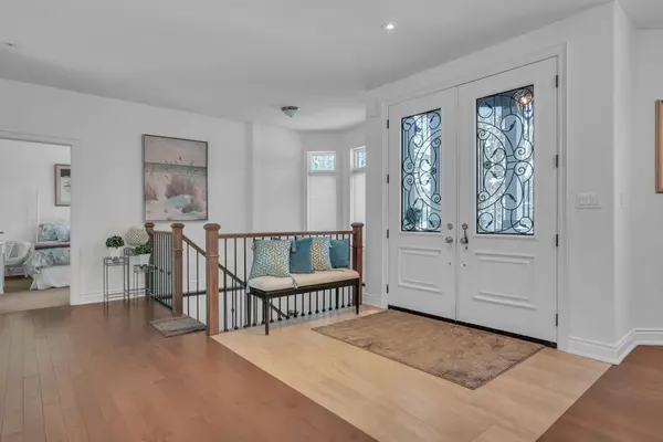 2 Sycamore CIR, Springwater, ON L0L 2K0