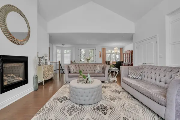 2 Sycamore CIR, Springwater, ON L0L 2K0