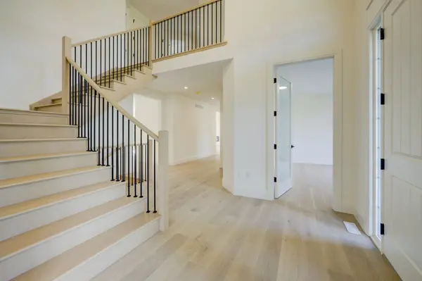 20 Stokes TRL, Milton, ON L0P 1B0