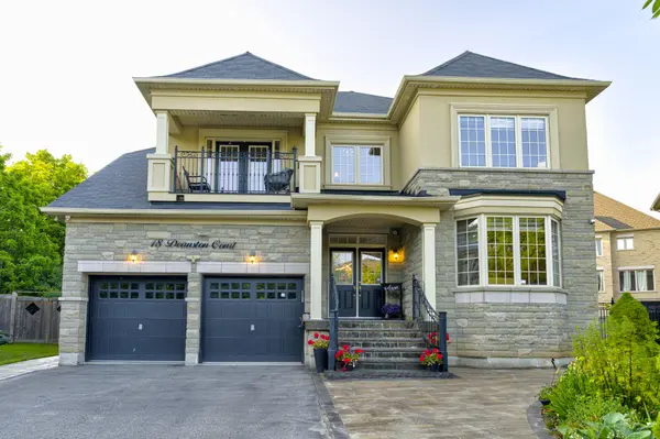 18 Deanston CT, Brampton, ON L6X 2Z7