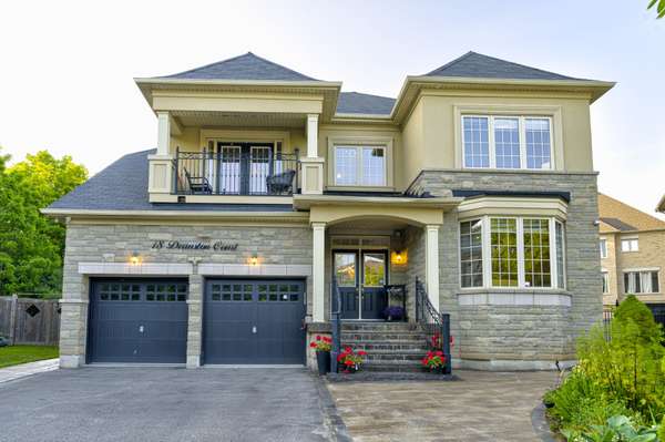 18 Deanston CT, Brampton, ON L6X 2Z7