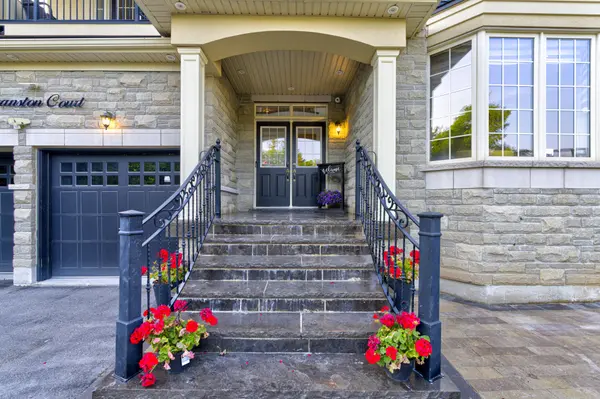 18 Deanston CT, Brampton, ON L6X 2Z7