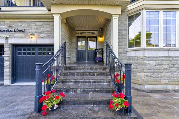 18 Deanston CT, Brampton, ON L6X 2Z7