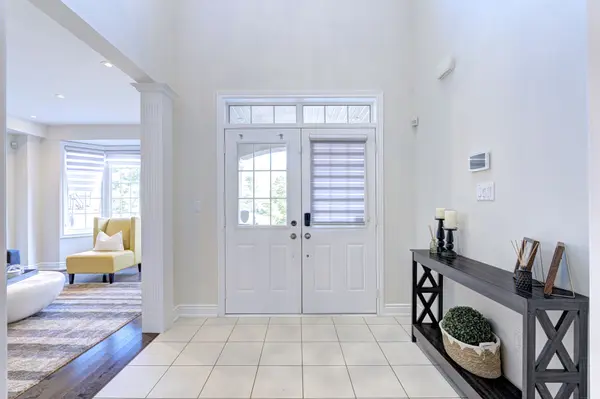 18 Deanston CT, Brampton, ON L6X 2Z7