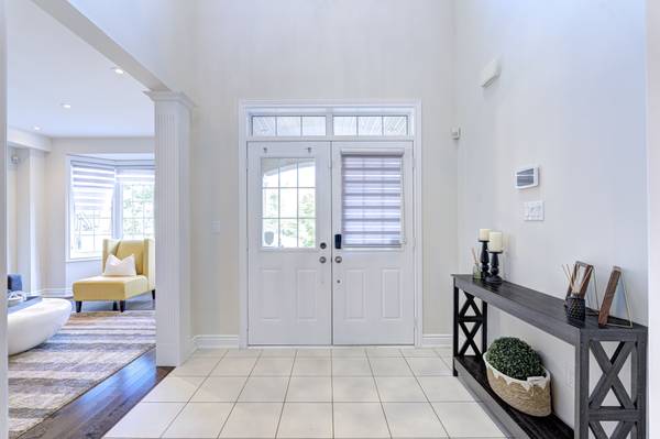 18 Deanston CT, Brampton, ON L6X 2Z7