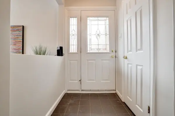 4 Duncairn DR, Toronto W08, ON M9B 2P2