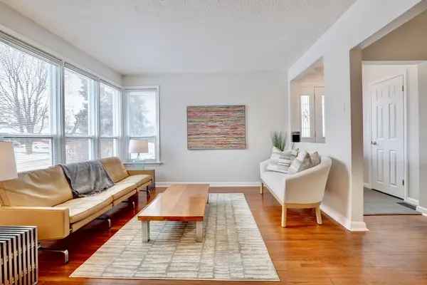 4 Duncairn DR, Toronto W08, ON M9B 2P2