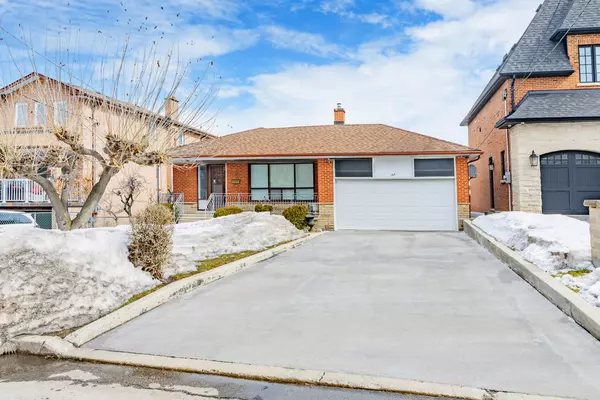 Toronto W04, ON M6L 2K8,167 Cornelius Pkwy