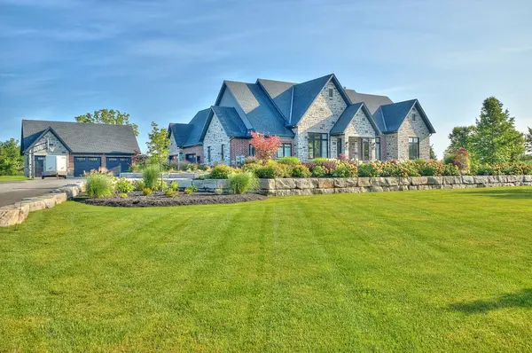 1716 Rebecca ST, Fort Erie, ON L2A 5M4