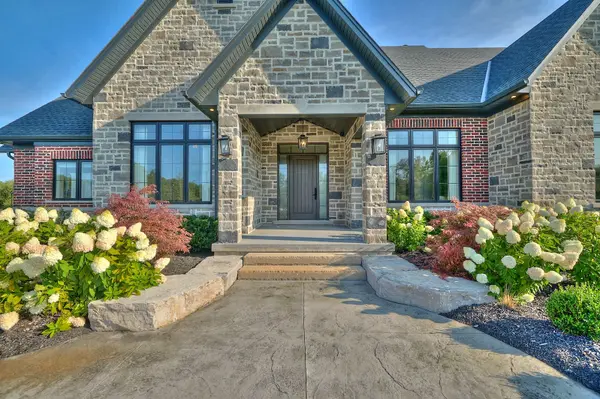 1716 Rebecca ST, Fort Erie, ON L2A 5M4