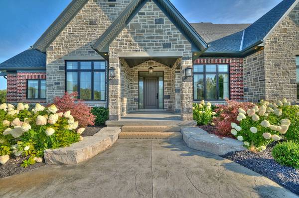 1716 Rebecca ST, Fort Erie, ON L2A 5M4