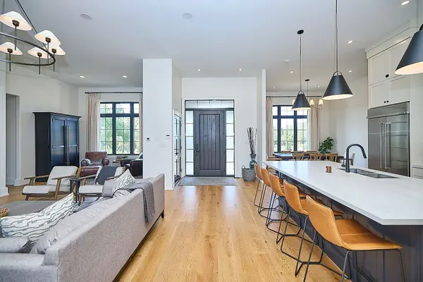 1716 Rebecca ST, Fort Erie, ON L2A 5M4