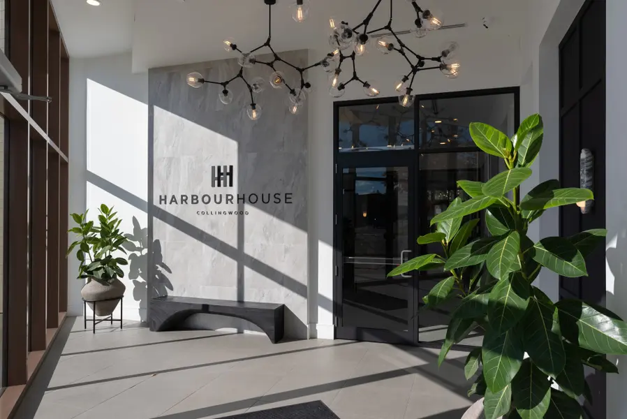 31 Huron ST #326, Collingwood, ON L9Y 0E8