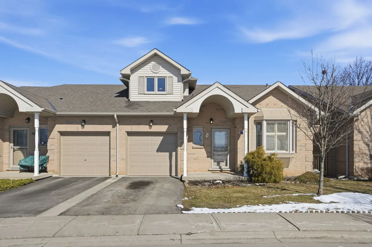 96 Greentrail DR #43, Hamilton, ON L0R 1W0