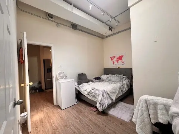 605 Bloor ST #Room 1, Toronto C01, ON M6G 1K5