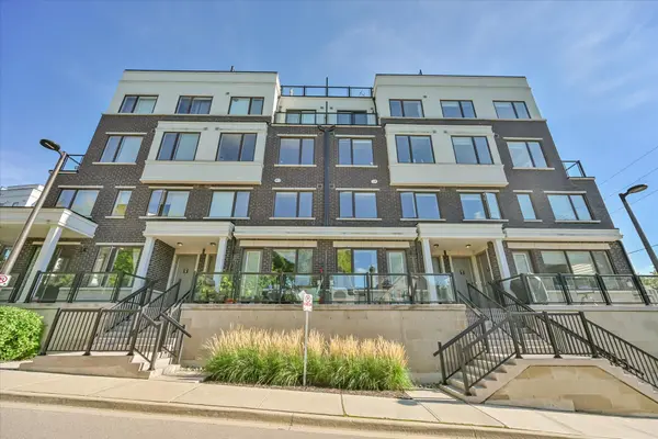 100 Alex Gardner CIR #2, Aurora, ON L4G 3G5