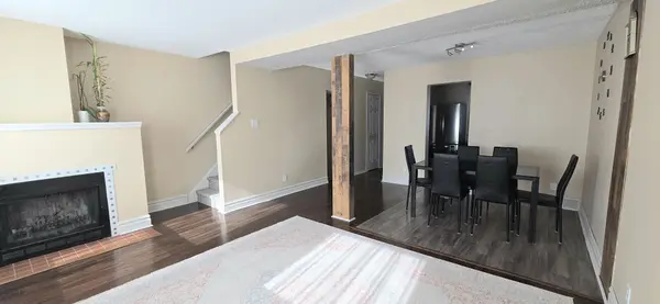 1994 Greenway Park LN, Blackburn Hamlet, ON K1B 5A8