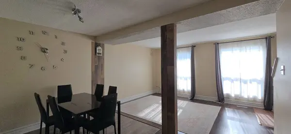 1994 Greenway Park LN, Blackburn Hamlet, ON K1B 5A8