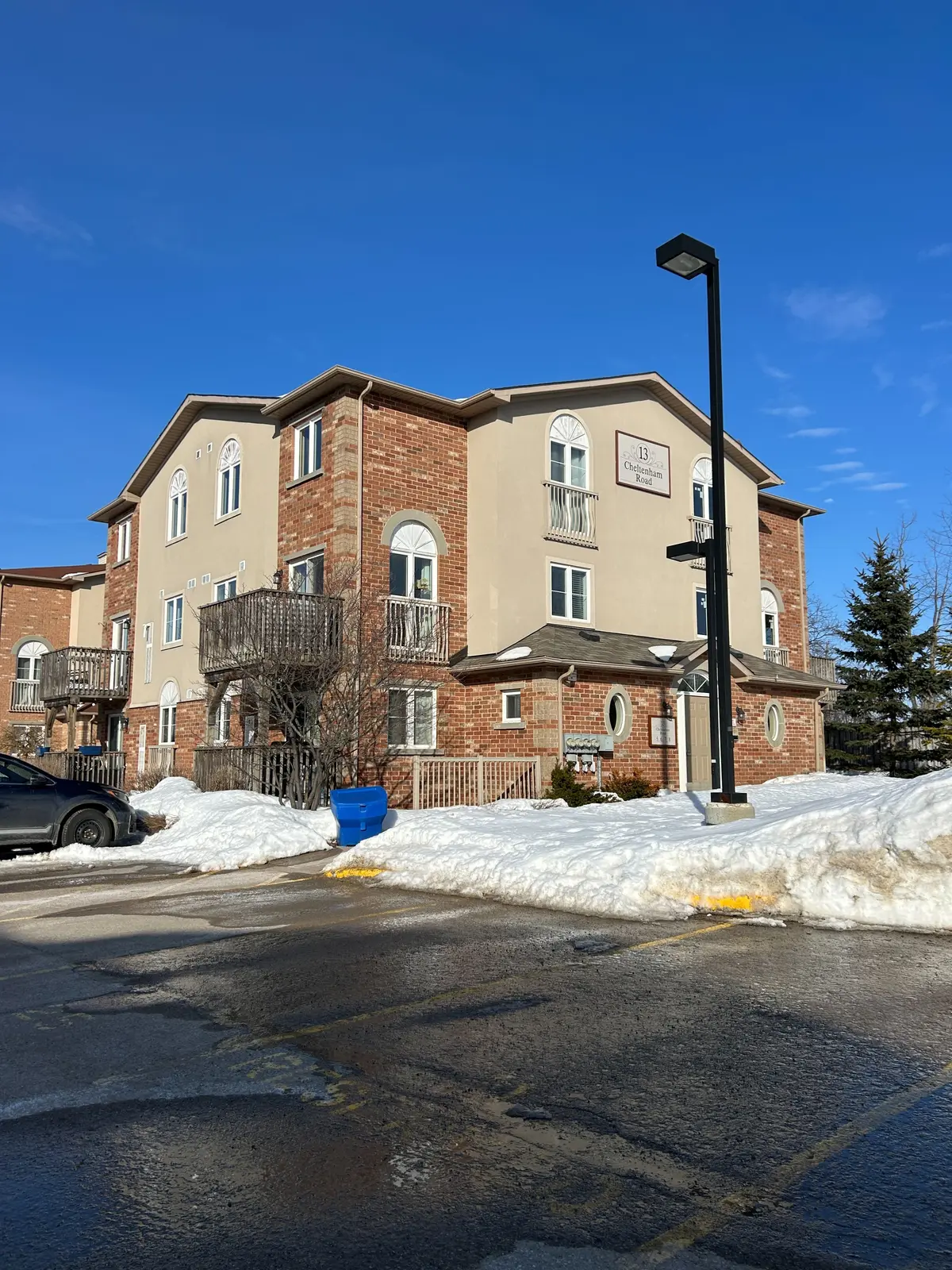 13 Cheltenham RD #5, Barrie, ON L4M 0E3