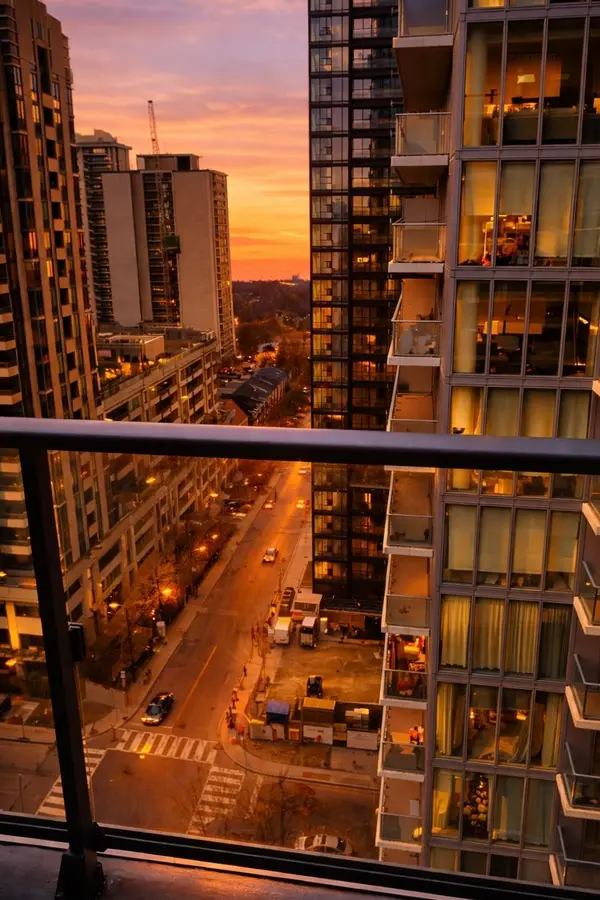 195 Redpath AVE #1713, Toronto C10, ON M4P 0E4