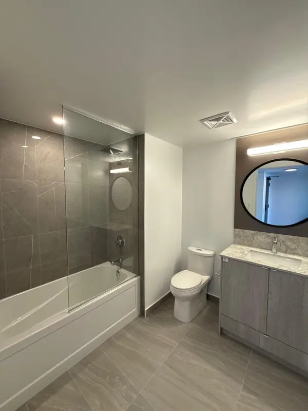 771 Yonge ST #1808, Toronto C02, ON M4W 2G4