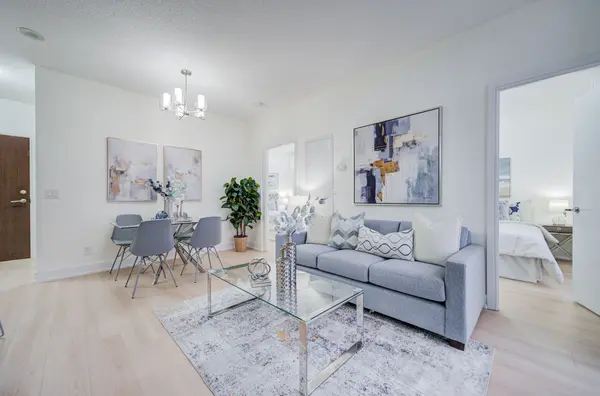 151 Village Green SQ #Ph3, Toronto E07, ON M1S 0K5