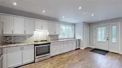 133 Harrison DR, Newmarket, ON L3Y 4P5