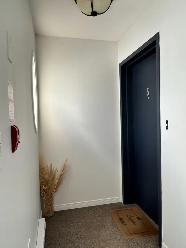 13 Cheltenham RD #5, Barrie, ON L4M 0E3