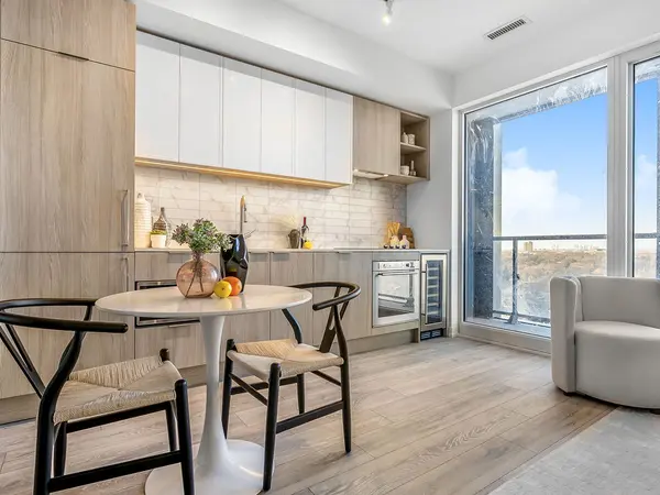 2020 Bathurst ST #1910, Toronto C03, ON M5P 0A6