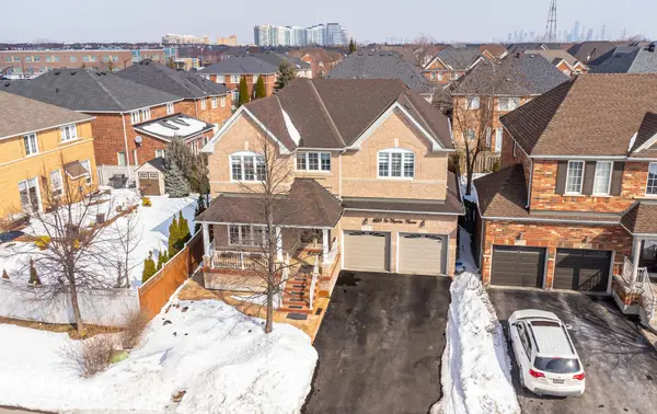 4829 St. Martin Mews, Mississauga, ON L5M 7J9