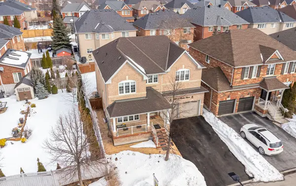 4829 St. Martin Mews, Mississauga, ON L5M 7J9