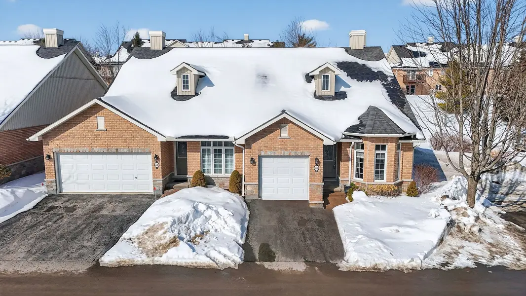 86 VILLAGE CRES #105, Peterborough, ON K9J 8S7