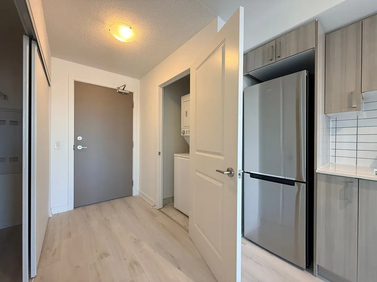 1010 Sandy Beach RD #502, Pickering, ON L1W 3V9