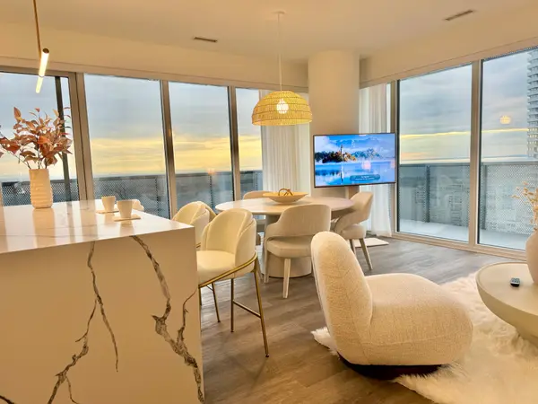 55 Cooper ST #5811, Toronto C08, ON M5E 0G1