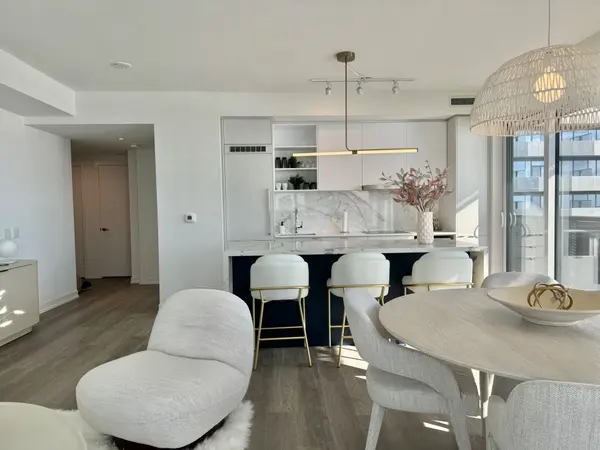 55 Cooper ST #5811, Toronto C08, ON M5E 0G1