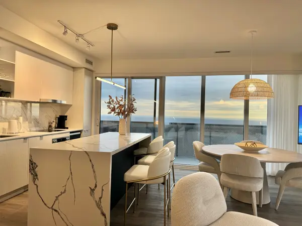 55 Cooper ST #5811, Toronto C08, ON M5E 0G1