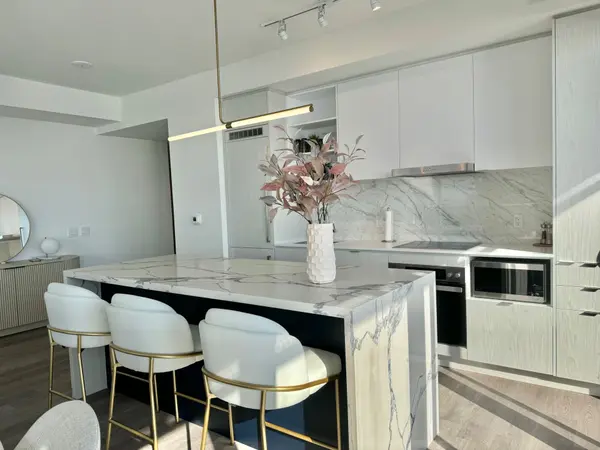 55 Cooper ST #5811, Toronto C08, ON M5E 0G1