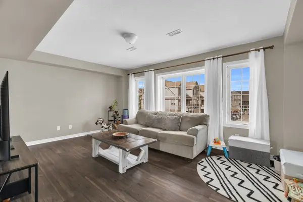 630 Woodlawn RD E #B, Guelph, ON N1E 0K4